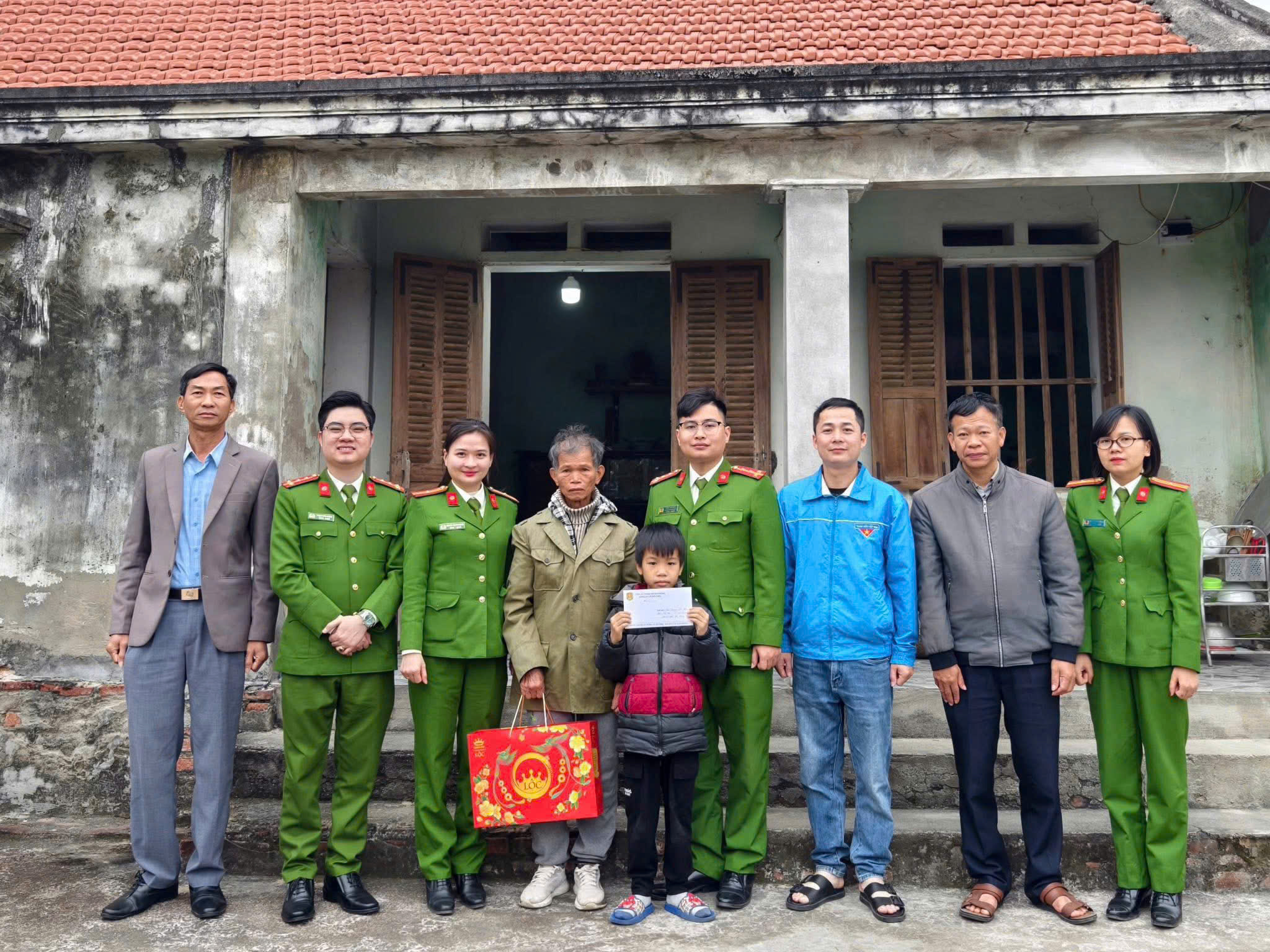 Công an xã Yết Kiêu, thành phố Hải Phòng: Gần dân từ những việc làm bình dị